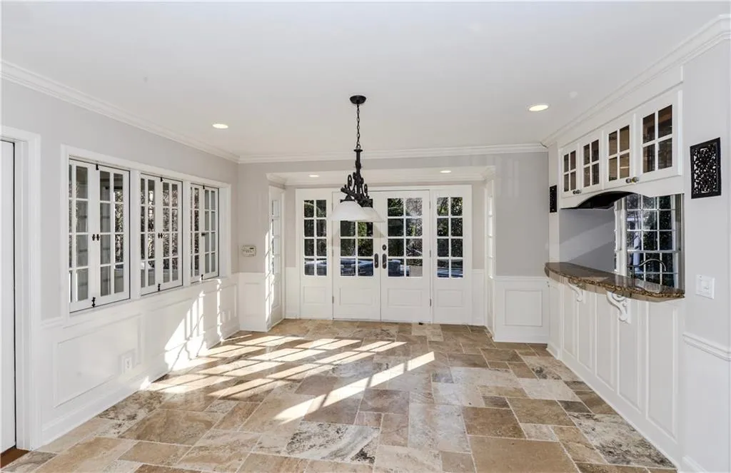 7705 Dunvegan Close, Sandy Springs, Georgia 30350, 5 Bedrooms Bedrooms, ,4 BathroomsBathrooms,Residential,Sold,7705 Dunvegan Close,5784839