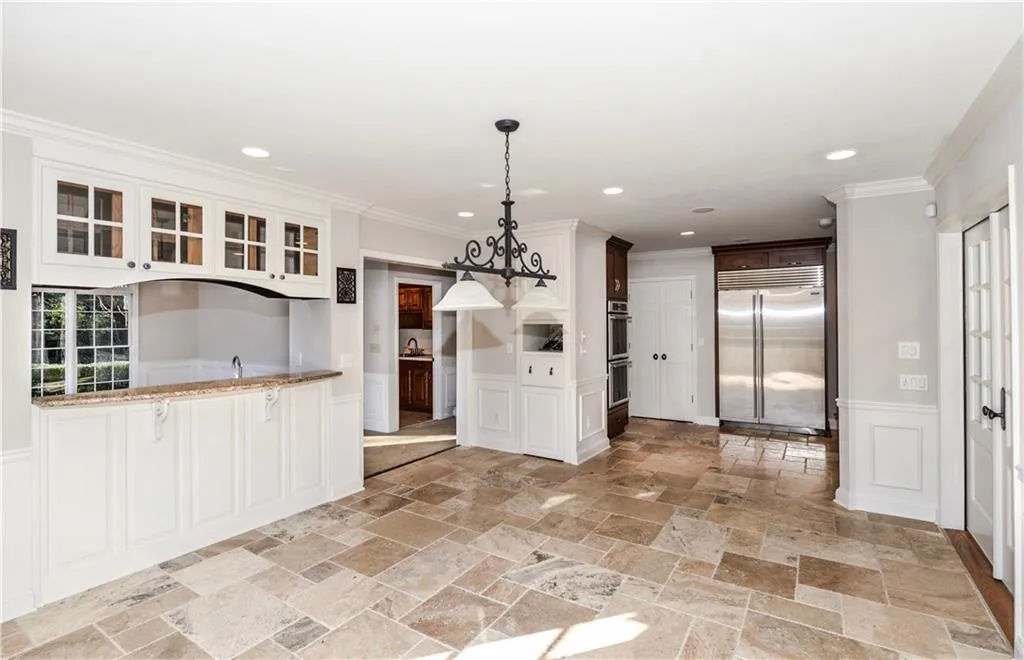 7705 Dunvegan Close, Sandy Springs, Georgia 30350, 5 Bedrooms Bedrooms, ,4 BathroomsBathrooms,Residential,Sold,7705 Dunvegan Close,5784839