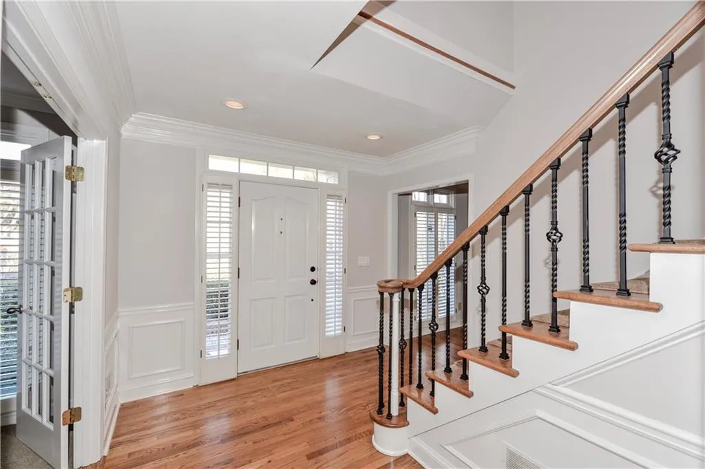 7705 Dunvegan Close, Sandy Springs, Georgia 30350, 5 Bedrooms Bedrooms, ,4 BathroomsBathrooms,Residential,Sold,7705 Dunvegan Close,5784839