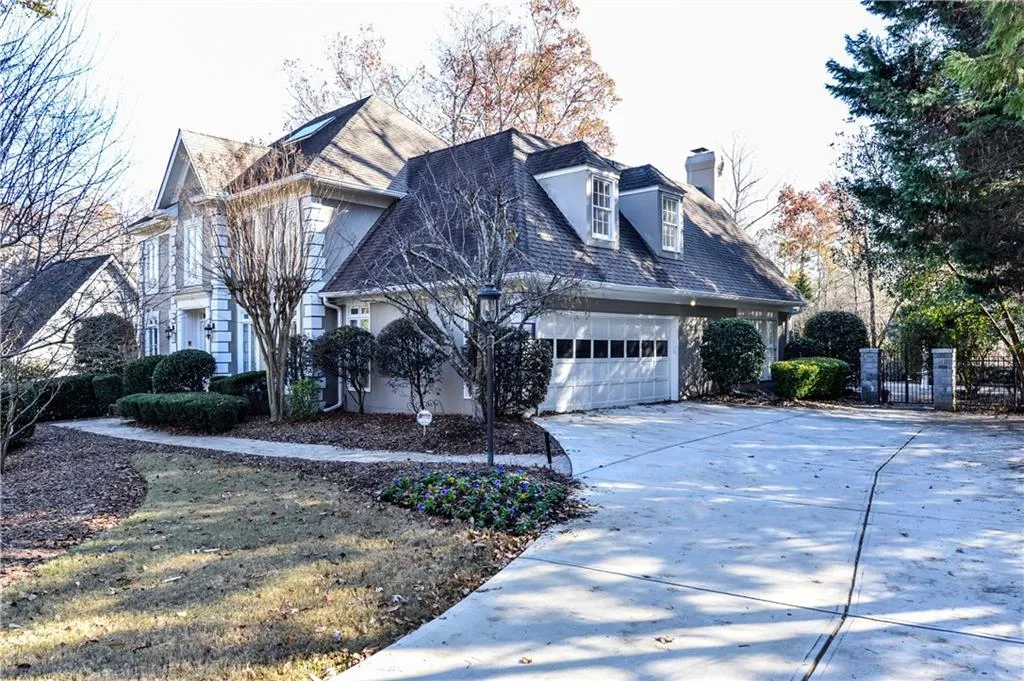 7705 Dunvegan Close, Sandy Springs, Georgia 30350, 5 Bedrooms Bedrooms, ,4 BathroomsBathrooms,Residential,Sold,7705 Dunvegan Close,5784839