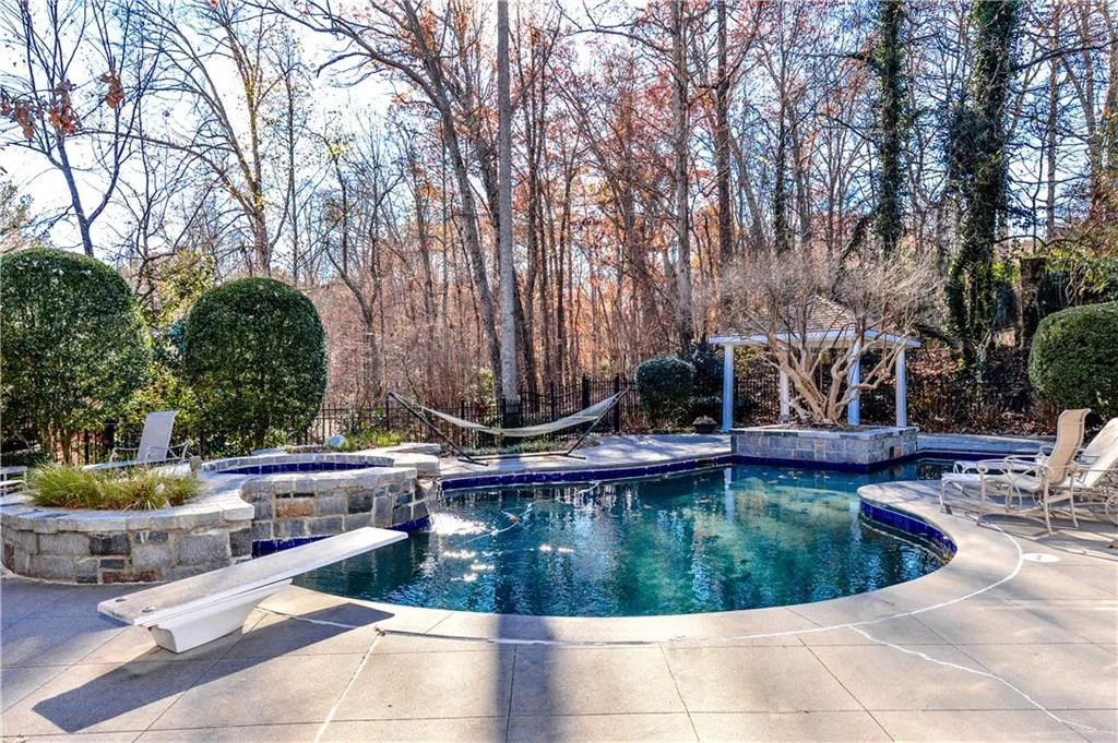 7705 Dunvegan Close, Sandy Springs, Georgia 30350, 5 Bedrooms Bedrooms, ,4 BathroomsBathrooms,Residential,Sold,7705 Dunvegan Close,5784839