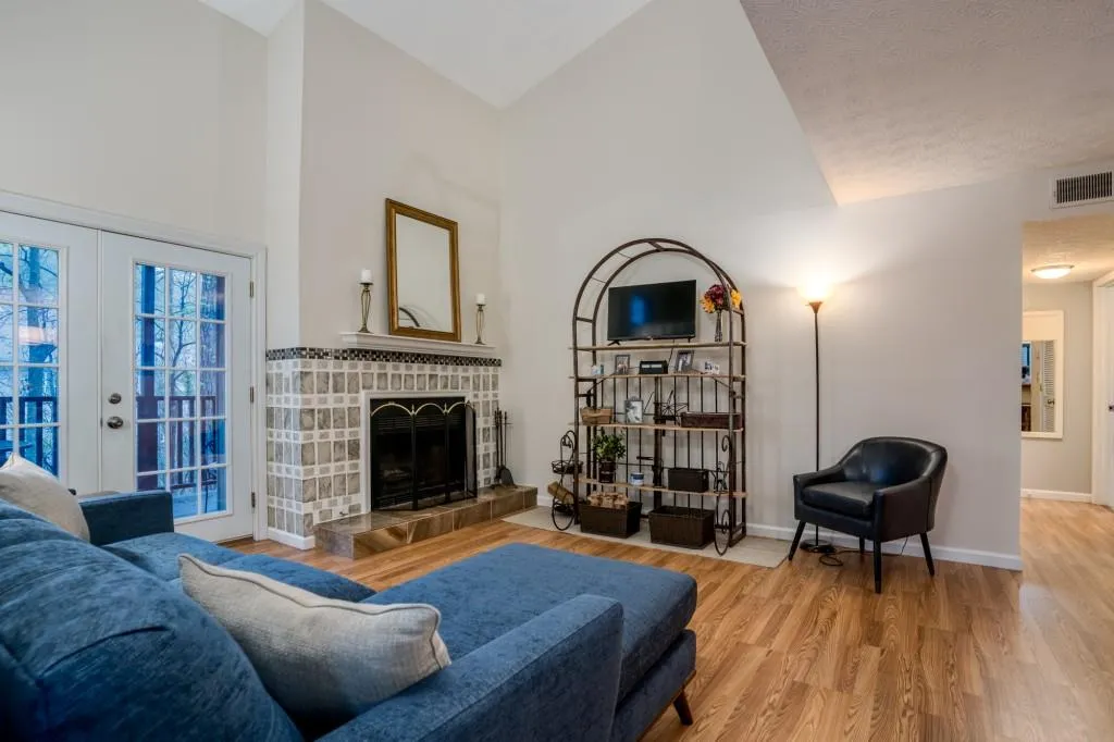 504 River Run Drive, Sandy Springs, Georgia 30350, 2 Bedrooms Bedrooms, ,1 BathroomBathrooms,Residential,Sold,504 River Run Drive,7028033