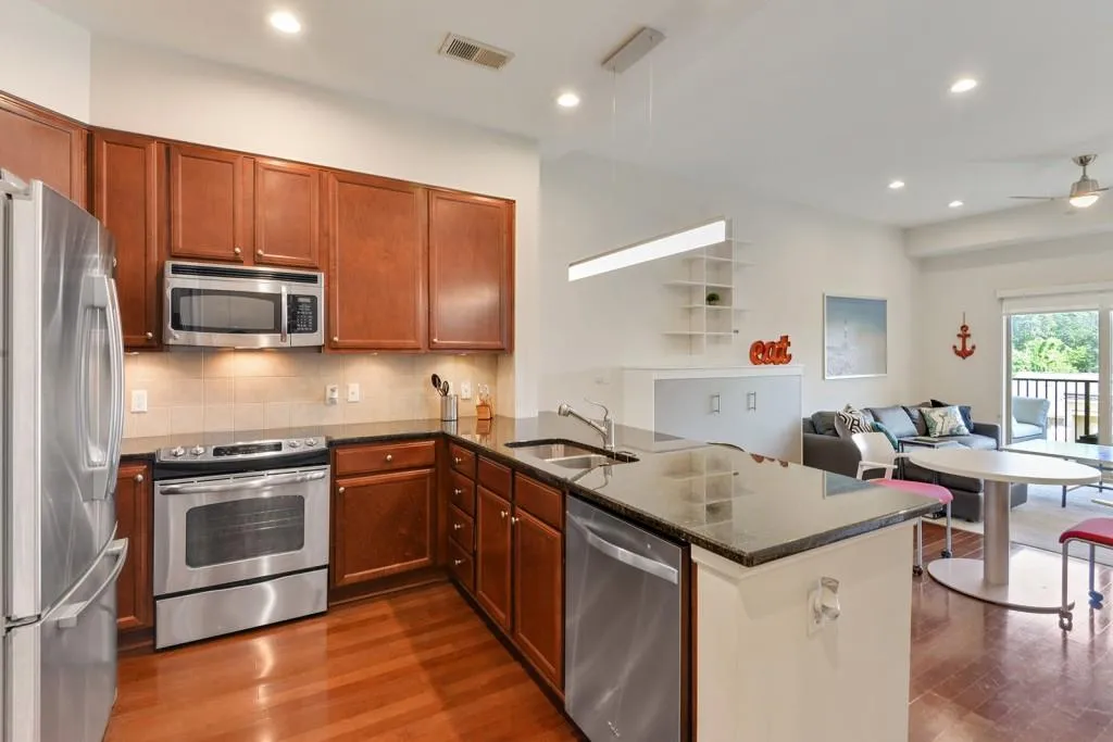 200 River Vista Drive Unit 712, Atlanta, Georgia 30339, 1 Bedroom Bedrooms, ,1 BathroomBathrooms,Residential,Sold,200 River Vista Drive Unit 712,6007407