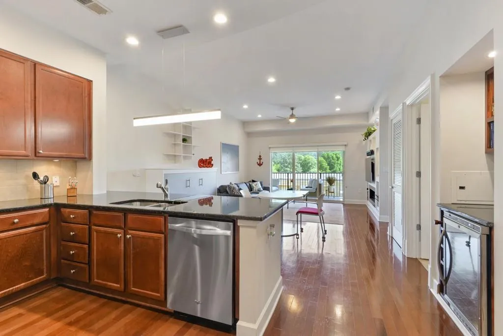 200 River Vista Drive Unit 712, Atlanta, Georgia 30339, 1 Bedroom Bedrooms, ,1 BathroomBathrooms,Residential,Sold,200 River Vista Drive Unit 712,6007407