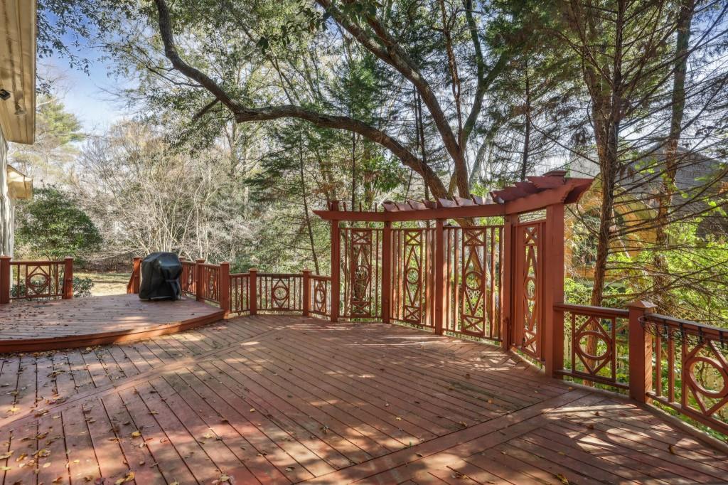 7835 Landowne Drive, Sandy Springs, Georgia 30350, 3 Bedrooms Bedrooms, ,3 BathroomsBathrooms,Residential,Sold,7835 Landowne Drive,7303538