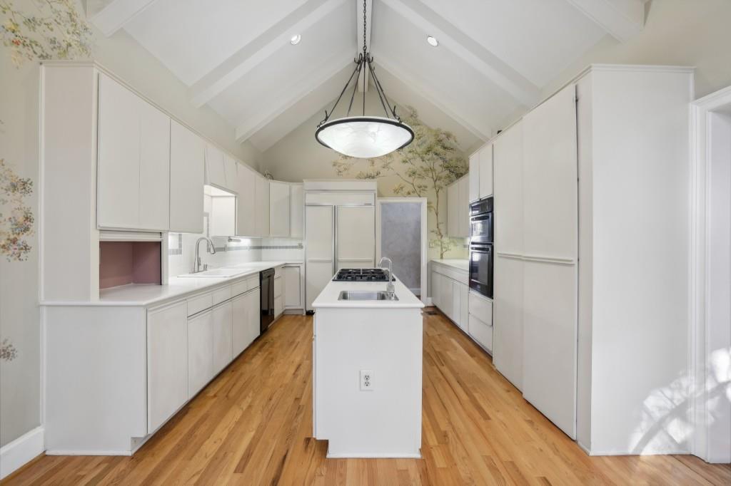 7835 Landowne Drive, Sandy Springs, Georgia 30350, 3 Bedrooms Bedrooms, ,3 BathroomsBathrooms,Residential,Sold,7835 Landowne Drive,7303538