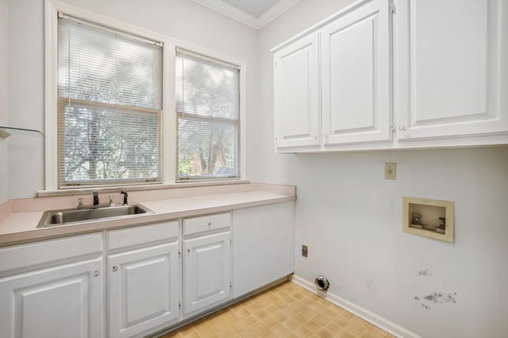 7835 Landowne Drive, Sandy Springs, Georgia 30350, 3 Bedrooms Bedrooms, ,3 BathroomsBathrooms,Residential,Sold,7835 Landowne Drive,7303538