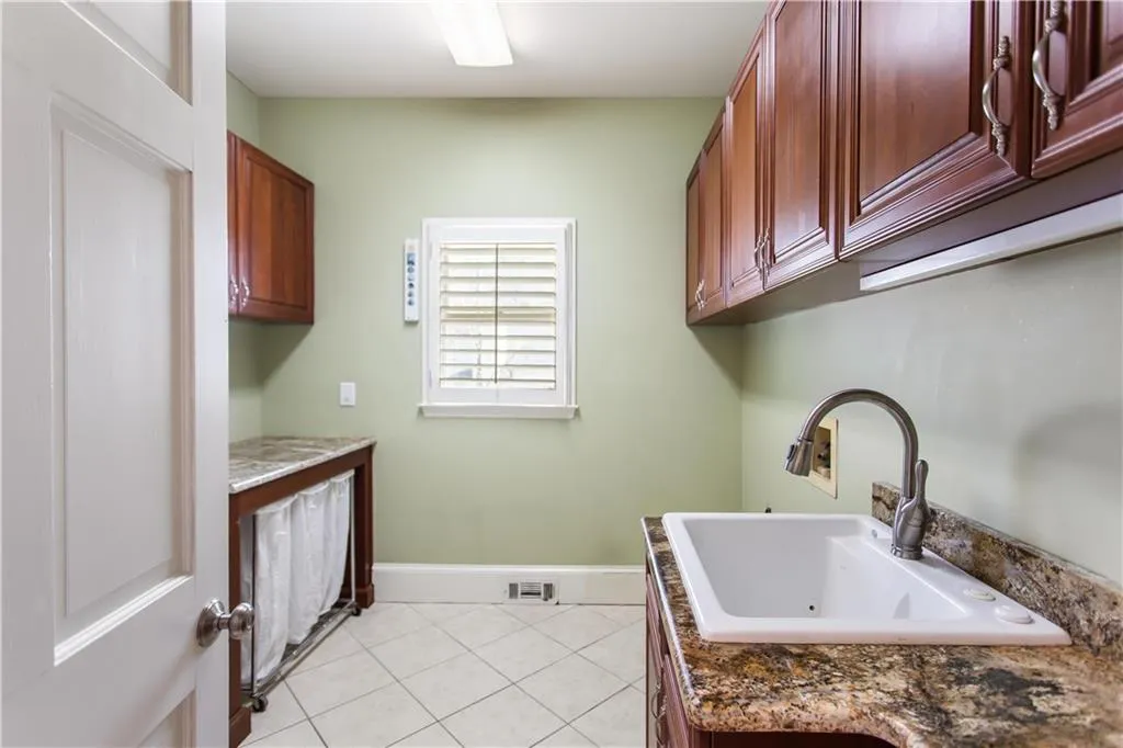 700 S Brighton Court Nw, Sandy Springs, Georgia 30327, 6 Bedrooms Bedrooms, ,4 BathroomsBathrooms,Residential,Sold,700 S Brighton Court Nw,7016063 700 S Brighton Court Nw, Sandy Springs, Georgia 30327, 6 Bedrooms Bedrooms, ,4 BathroomsBathrooms,Residential,Sold,700 S Brighton Court Nw,7016063