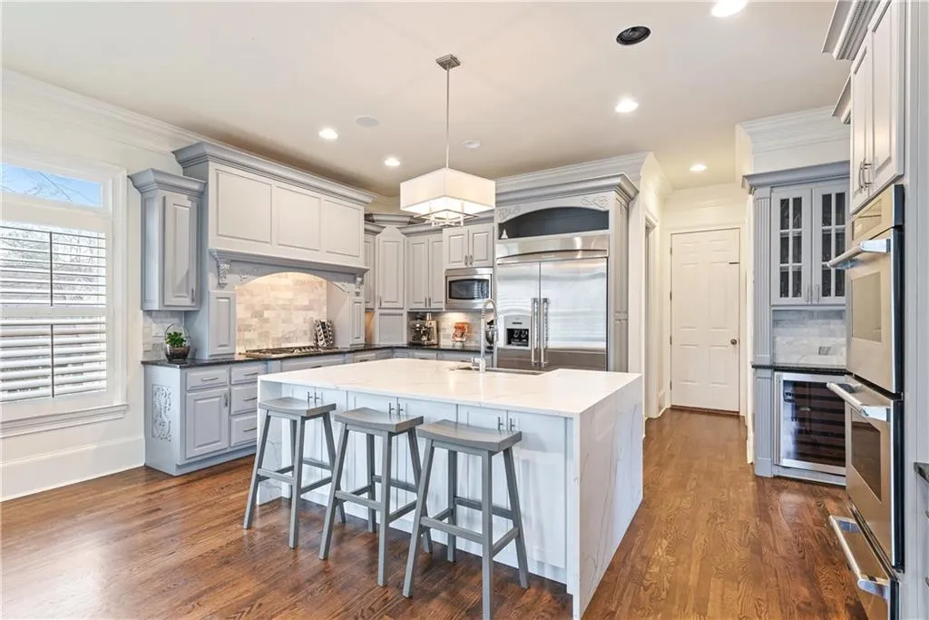 720 Glengate Place, Sandy Springs, Georgia 30328, 6 Bedrooms Bedrooms, ,6 BathroomsBathrooms,Residential,Sold,720 Glengate Place,6820466
