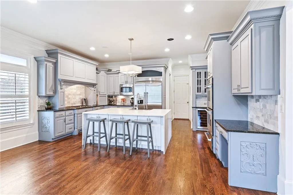 720 Glengate Place, Sandy Springs, Georgia 30328, 6 Bedrooms Bedrooms, ,6 BathroomsBathrooms,Residential,Sold,720 Glengate Place,6820466