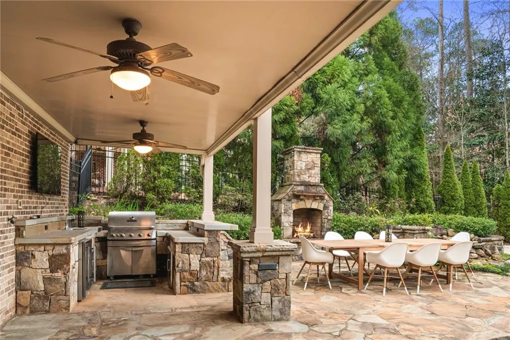 720 Glengate Place, Sandy Springs, Georgia 30328, 6 Bedrooms Bedrooms, ,6 BathroomsBathrooms,Residential,Sold,720 Glengate Place,6820466