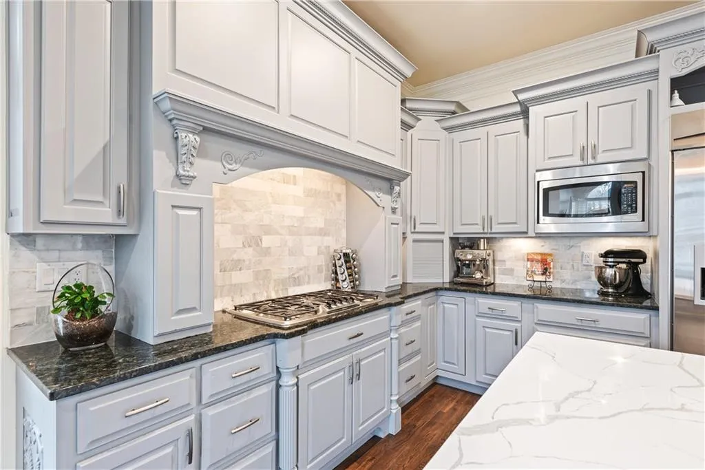 720 Glengate Place, Sandy Springs, Georgia 30328, 6 Bedrooms Bedrooms, ,6 BathroomsBathrooms,Residential,Sold,720 Glengate Place,6820466
