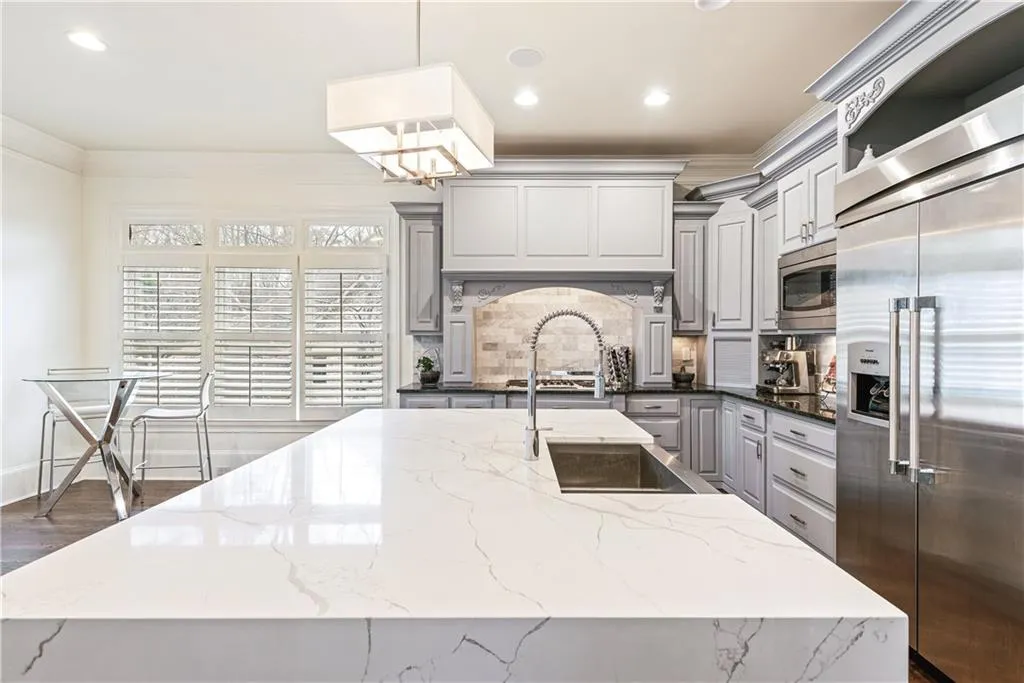 720 Glengate Place, Sandy Springs, Georgia 30328, 6 Bedrooms Bedrooms, ,6 BathroomsBathrooms,Residential,Sold,720 Glengate Place,6820466