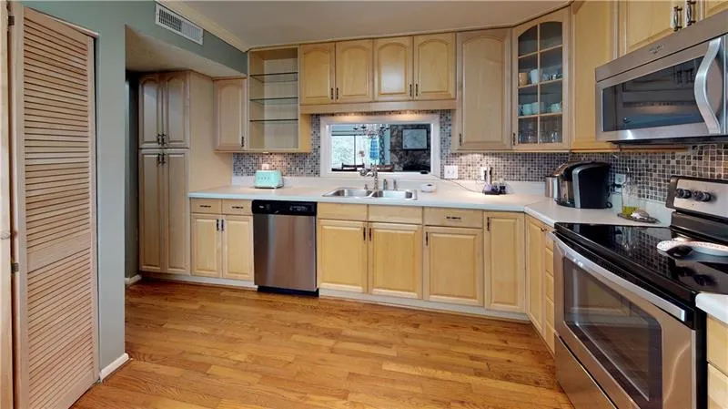 60 Goldrush Circle, Sandy Springs, Georgia 30328, 4 Bedrooms Bedrooms, ,4 BathroomsBathrooms,Residential,Sold,60 Goldrush Circle,6652307