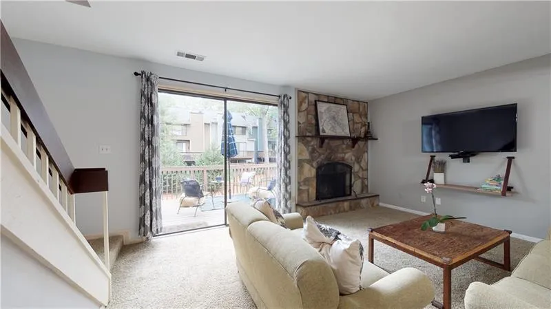 60 Goldrush Circle, Sandy Springs, Georgia 30328, 4 Bedrooms Bedrooms, ,4 BathroomsBathrooms,Residential,Sold,60 Goldrush Circle,6652307