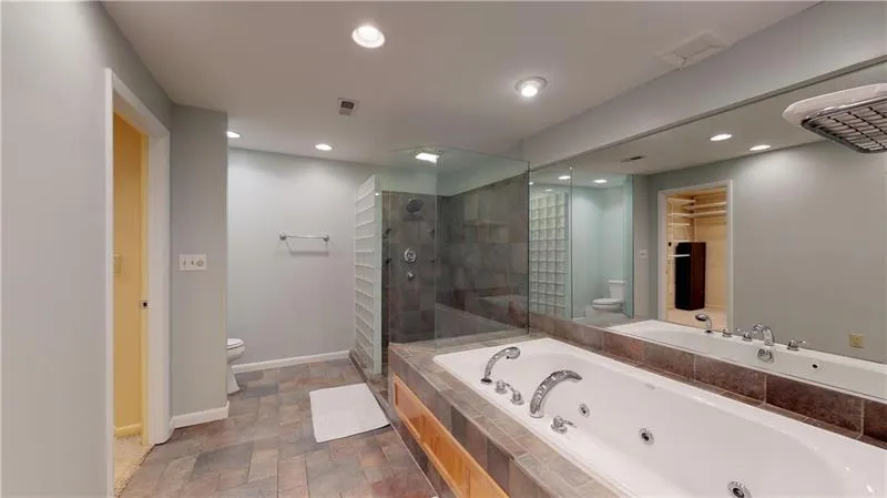 60 Goldrush Circle, Sandy Springs, Georgia 30328, 4 Bedrooms Bedrooms, ,4 BathroomsBathrooms,Residential,Sold,60 Goldrush Circle,6652307