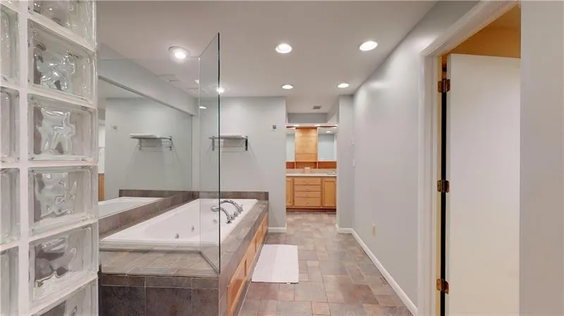 60 Goldrush Circle, Sandy Springs, Georgia 30328, 4 Bedrooms Bedrooms, ,4 BathroomsBathrooms,Residential,Sold,60 Goldrush Circle,6652307