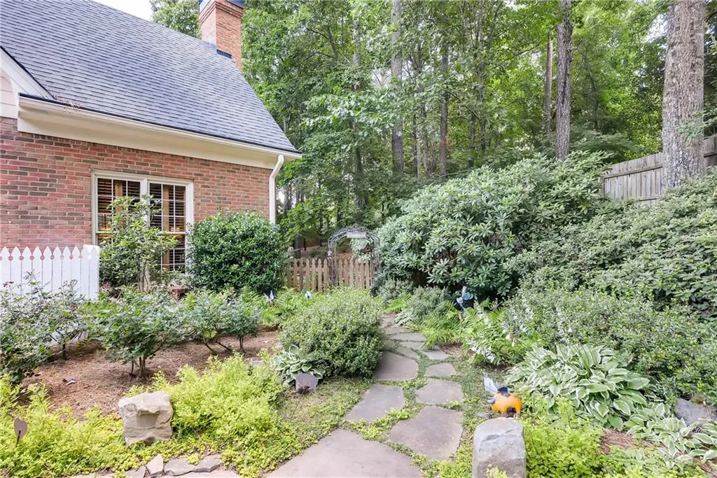 2185 Dunwoody Heritage Drive Ne, Sandy Springs, Georgia 30350, 6 Bedrooms Bedrooms, ,4 BathroomsBathrooms,Residential,Sold,2185 Dunwoody Heritage Drive Ne,6025431