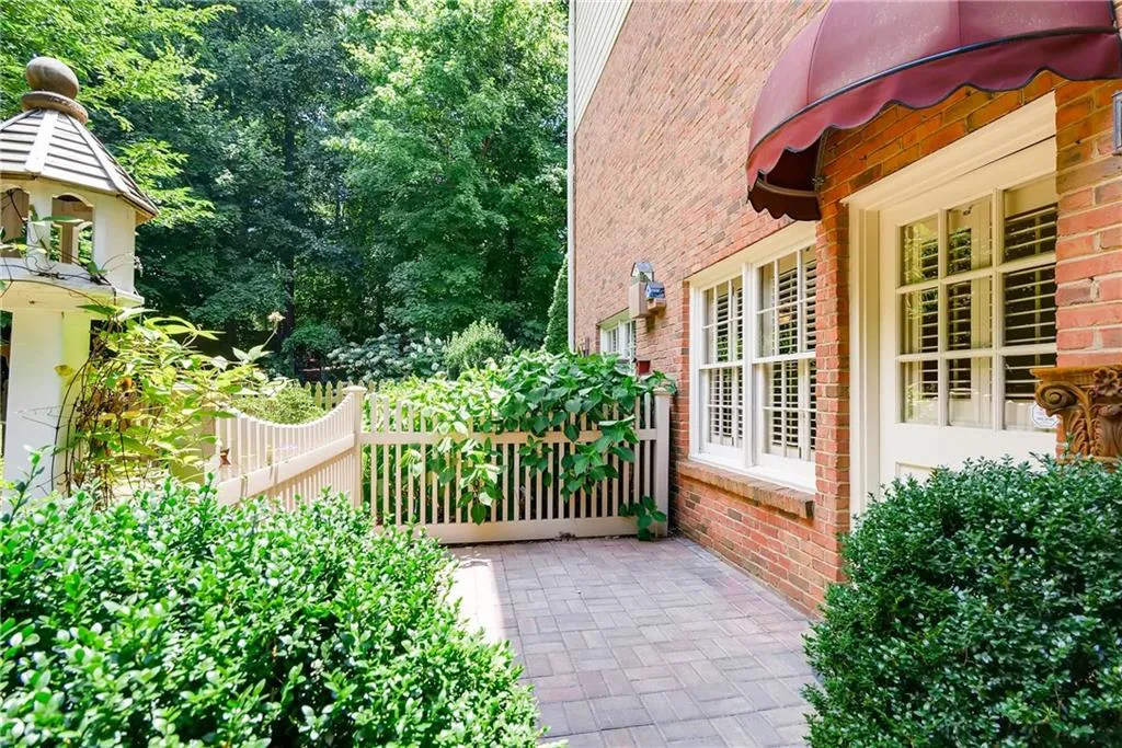 2185 Dunwoody Heritage Drive Ne, Sandy Springs, Georgia 30350, 6 Bedrooms Bedrooms, ,4 BathroomsBathrooms,Residential,Sold,2185 Dunwoody Heritage Drive Ne,6025431