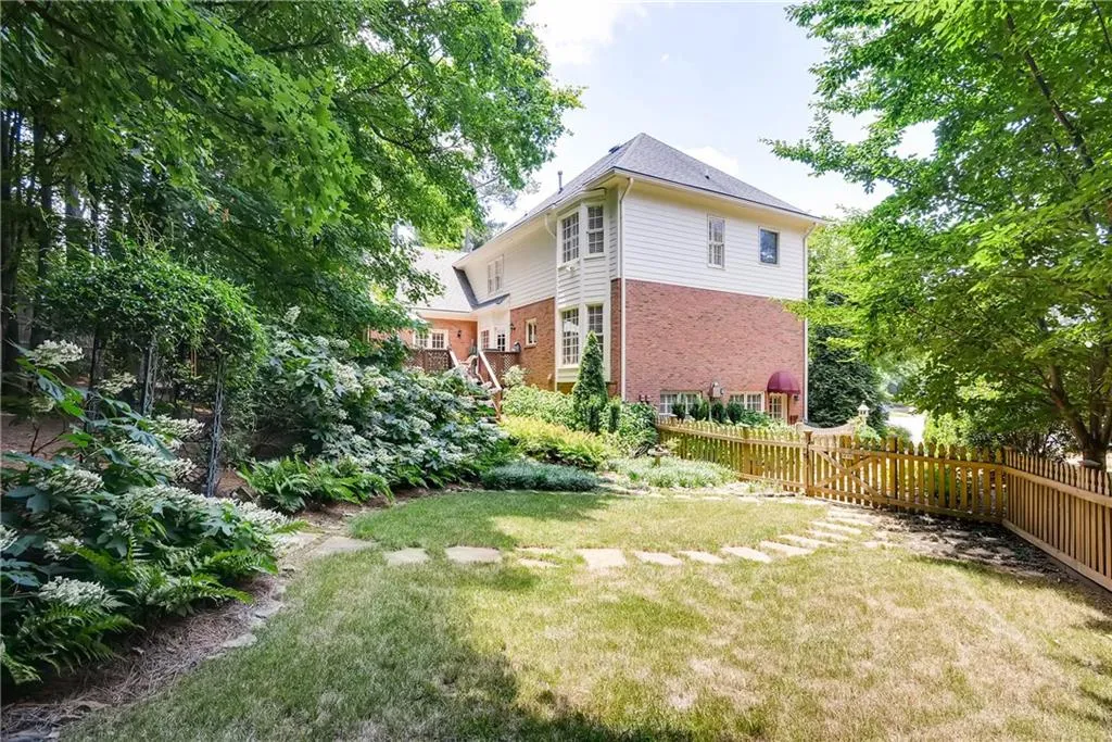 2185 Dunwoody Heritage Drive Ne, Sandy Springs, Georgia 30350, 6 Bedrooms Bedrooms, ,4 BathroomsBathrooms,Residential,Sold,2185 Dunwoody Heritage Drive Ne,6025431