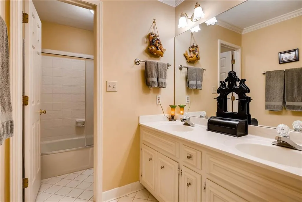 2185 Dunwoody Heritage Drive Ne, Sandy Springs, Georgia 30350, 6 Bedrooms Bedrooms, ,4 BathroomsBathrooms,Residential,Sold,2185 Dunwoody Heritage Drive Ne,6025431