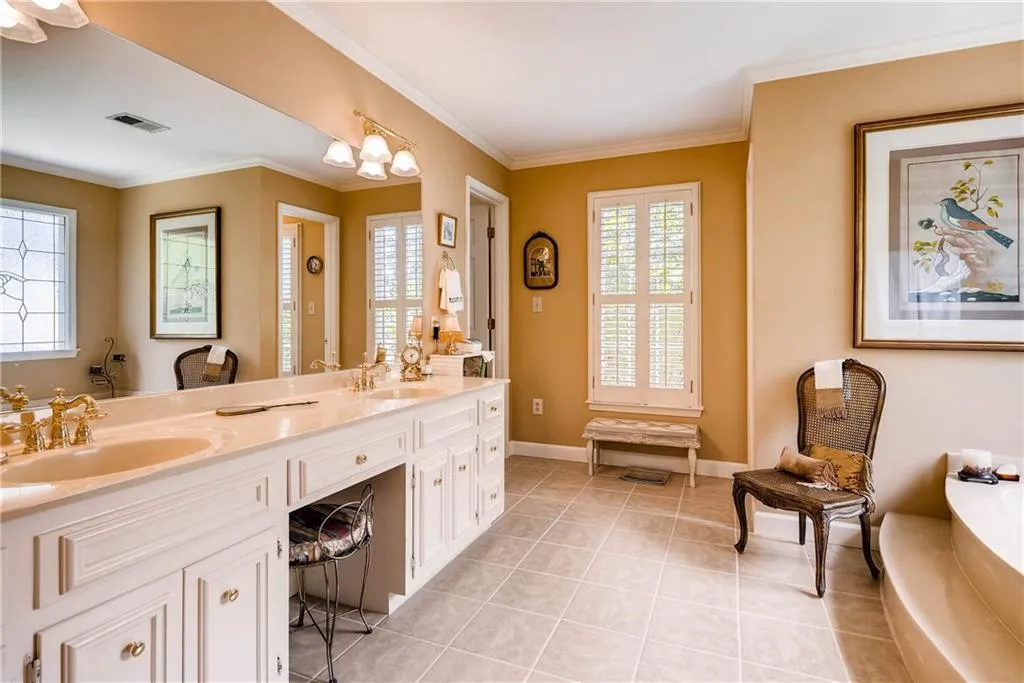 2185 Dunwoody Heritage Drive Ne, Sandy Springs, Georgia 30350, 6 Bedrooms Bedrooms, ,4 BathroomsBathrooms,Residential,Sold,2185 Dunwoody Heritage Drive Ne,6025431