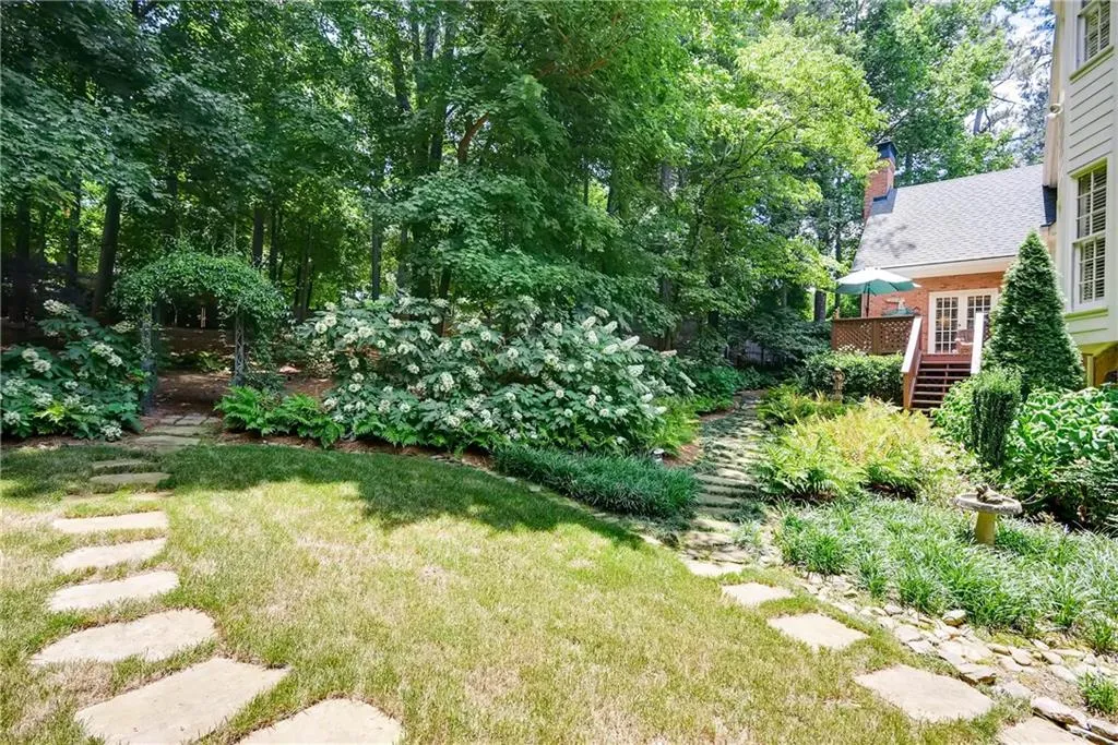 2185 Dunwoody Heritage Drive Ne, Sandy Springs, Georgia 30350, 6 Bedrooms Bedrooms, ,4 BathroomsBathrooms,Residential,Sold,2185 Dunwoody Heritage Drive Ne,6025431