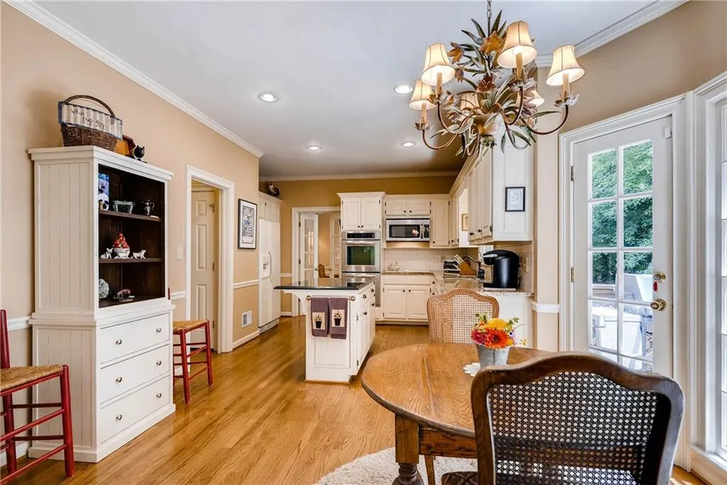 2185 Dunwoody Heritage Drive Ne, Sandy Springs, Georgia 30350, 6 Bedrooms Bedrooms, ,4 BathroomsBathrooms,Residential,Sold,2185 Dunwoody Heritage Drive Ne,6025431