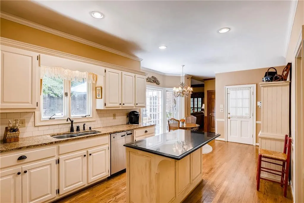 2185 Dunwoody Heritage Drive Ne, Sandy Springs, Georgia 30350, 6 Bedrooms Bedrooms, ,4 BathroomsBathrooms,Residential,Sold,2185 Dunwoody Heritage Drive Ne,6025431