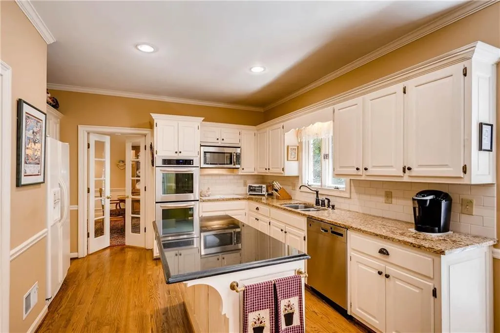 2185 Dunwoody Heritage Drive Ne, Sandy Springs, Georgia 30350, 6 Bedrooms Bedrooms, ,4 BathroomsBathrooms,Residential,Sold,2185 Dunwoody Heritage Drive Ne,6025431