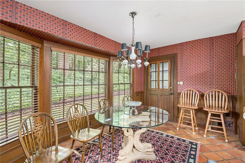 285 Old College Way, Sandy Springs, Georgia 30328, 5 Bedrooms Bedrooms, ,4 BathroomsBathrooms,Residential,Sold,285 Old College Way,7066468