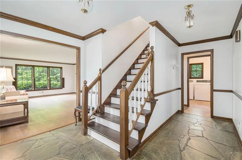 285 Old College Way, Sandy Springs, Georgia 30328, 5 Bedrooms Bedrooms, ,4 BathroomsBathrooms,Residential,Sold,285 Old College Way,7066468