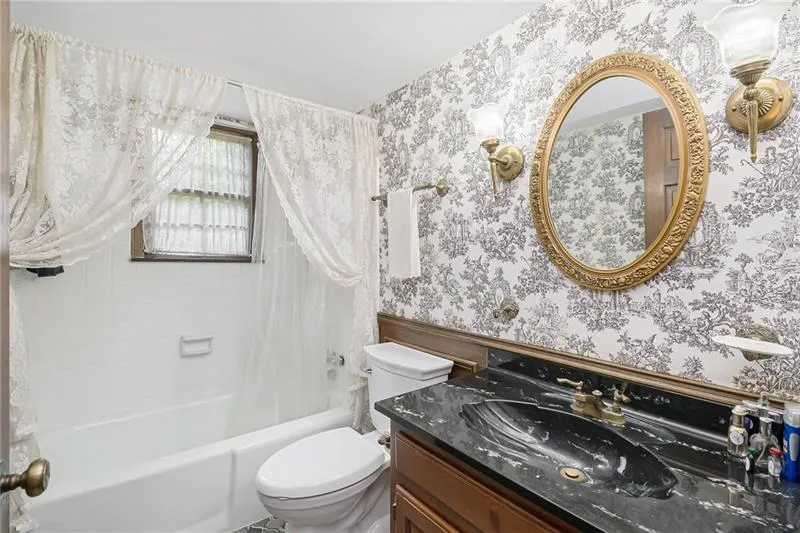 285 Old College Way, Sandy Springs, Georgia 30328, 5 Bedrooms Bedrooms, ,4 BathroomsBathrooms,Residential,Sold,285 Old College Way,7066468