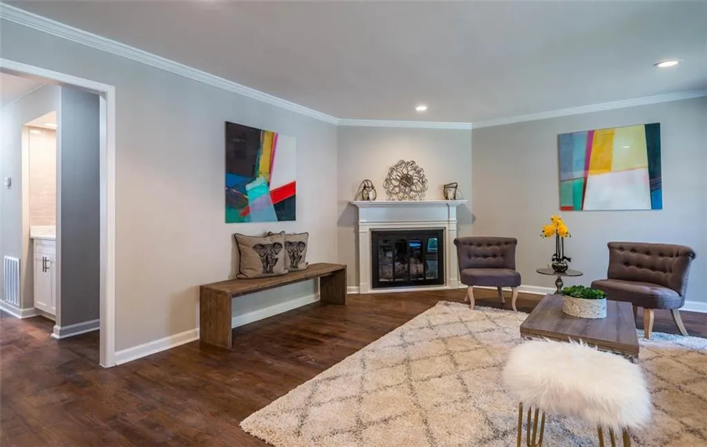 221 The South Chace, Sandy Springs, Georgia 30328, 3 Bedrooms Bedrooms, ,2 BathroomsBathrooms,Residential,Sold,221 The South Chace,5933497