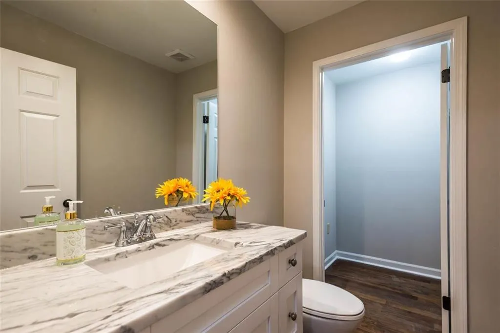 221 The South Chace, Sandy Springs, Georgia 30328, 3 Bedrooms Bedrooms, ,2 BathroomsBathrooms,Residential,Sold,221 The South Chace,5933497