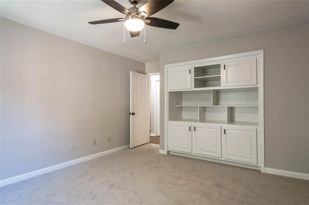221 The South Chace, Sandy Springs, Georgia 30328, 3 Bedrooms Bedrooms, ,2 BathroomsBathrooms,Residential,Sold,221 The South Chace,5933497