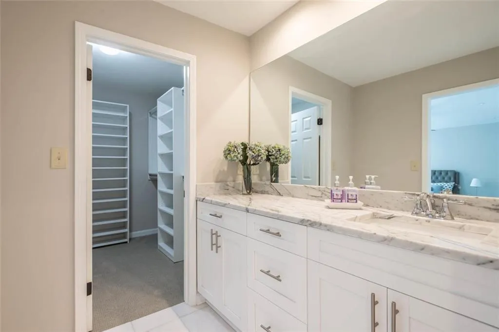 221 The South Chace, Sandy Springs, Georgia 30328, 3 Bedrooms Bedrooms, ,2 BathroomsBathrooms,Residential,Sold,221 The South Chace,5933497