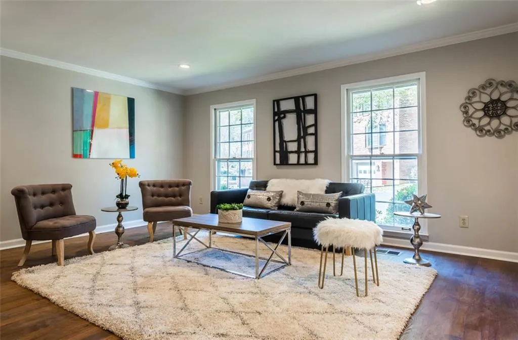 221 The South Chace, Sandy Springs, Georgia 30328, 3 Bedrooms Bedrooms, ,2 BathroomsBathrooms,Residential,Sold,221 The South Chace,5933497