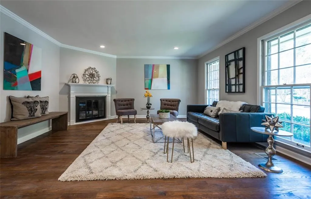 221 The South Chace, Sandy Springs, Georgia 30328, 3 Bedrooms Bedrooms, ,2 BathroomsBathrooms,Residential,Sold,221 The South Chace,5933497