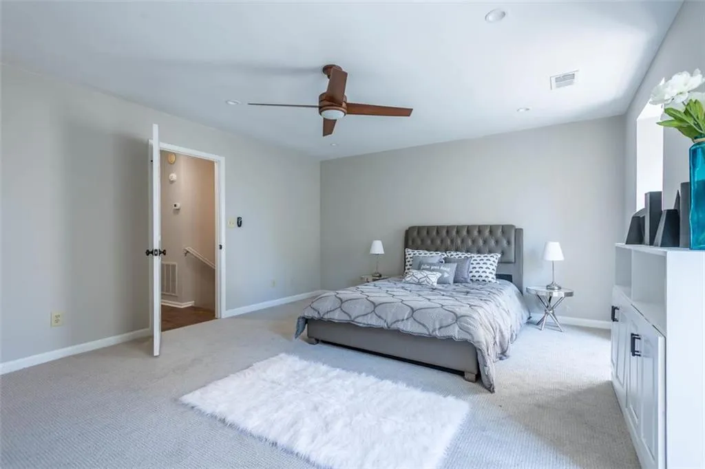 221 The South Chace, Sandy Springs, Georgia 30328, 3 Bedrooms Bedrooms, ,2 BathroomsBathrooms,Residential,Sold,221 The South Chace,5933497