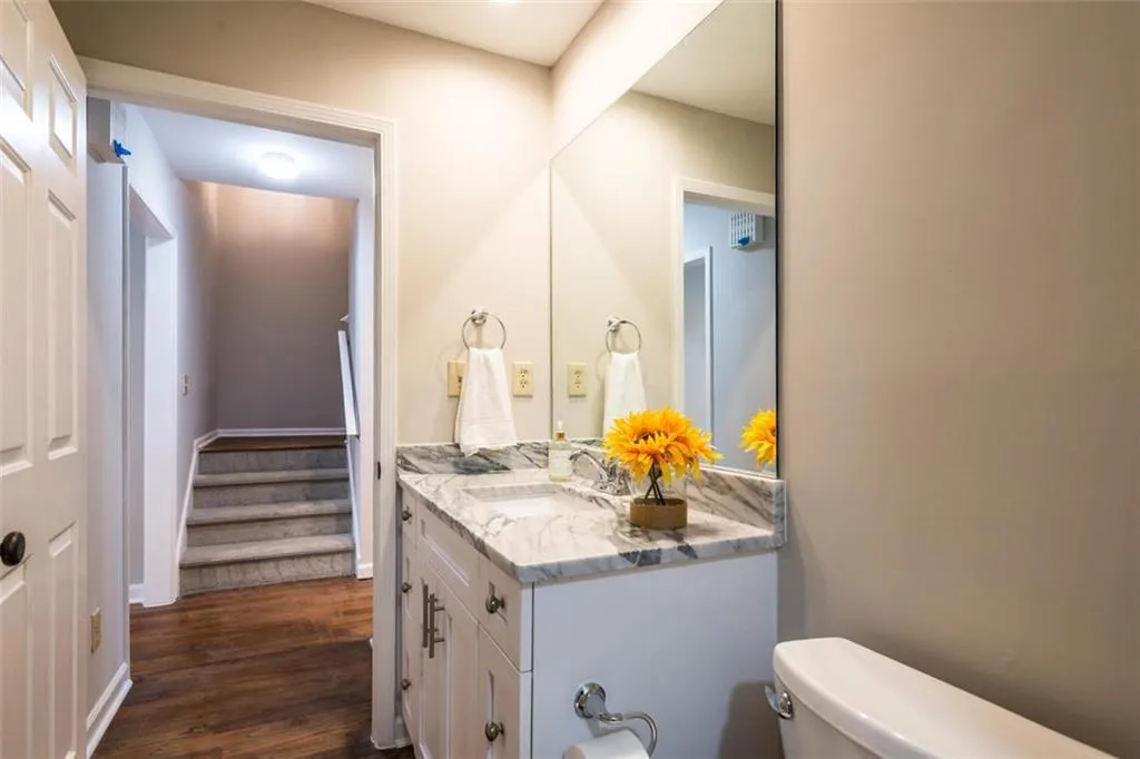221 The South Chace, Sandy Springs, Georgia 30328, 3 Bedrooms Bedrooms, ,2 BathroomsBathrooms,Residential,Sold,221 The South Chace,5933497