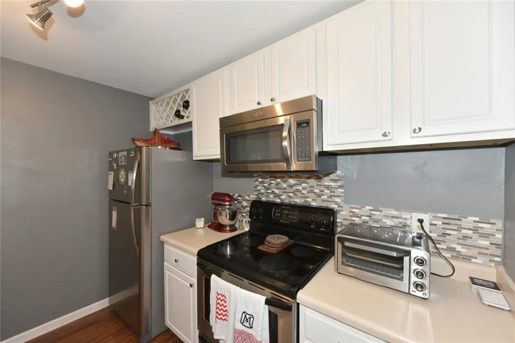 3655 Habersham Road Ne Unit 242, Atlanta, Georgia 30305, 2 Bedrooms Bedrooms, ,2 BathroomsBathrooms,Residential,Sold,3655 Habersham Road Ne Unit 242,5902387