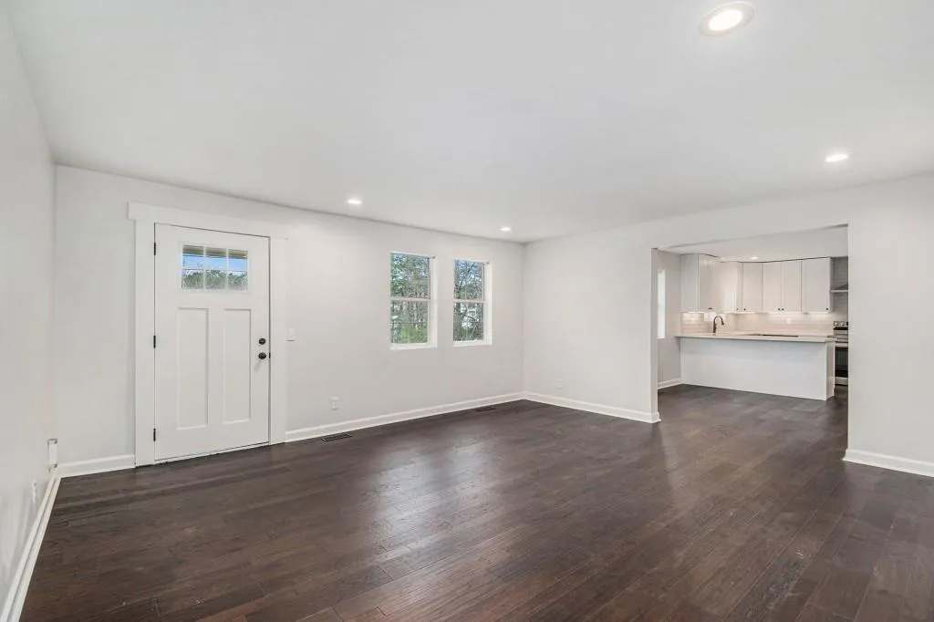 270 E Belle Isle Road, Atlanta, Georgia 30342, 3 Bedrooms Bedrooms, ,3 BathroomsBathrooms,Residential,Sold,270 E Belle Isle Road,7015002