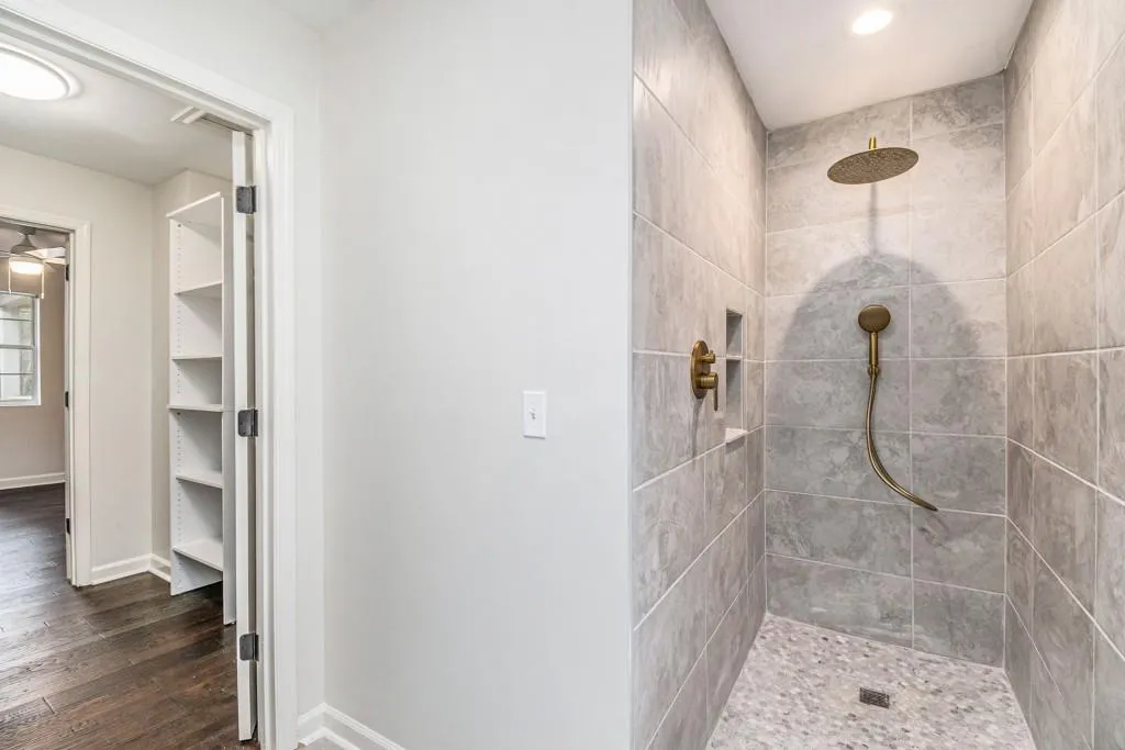 270 E Belle Isle Road, Atlanta, Georgia 30342, 3 Bedrooms Bedrooms, ,3 BathroomsBathrooms,Residential,Sold,270 E Belle Isle Road,7015002