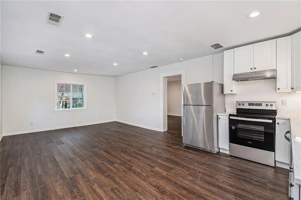 270 E Belle Isle Road, Atlanta, Georgia 30342, 3 Bedrooms Bedrooms, ,3 BathroomsBathrooms,Residential,Sold,270 E Belle Isle Road,7015002