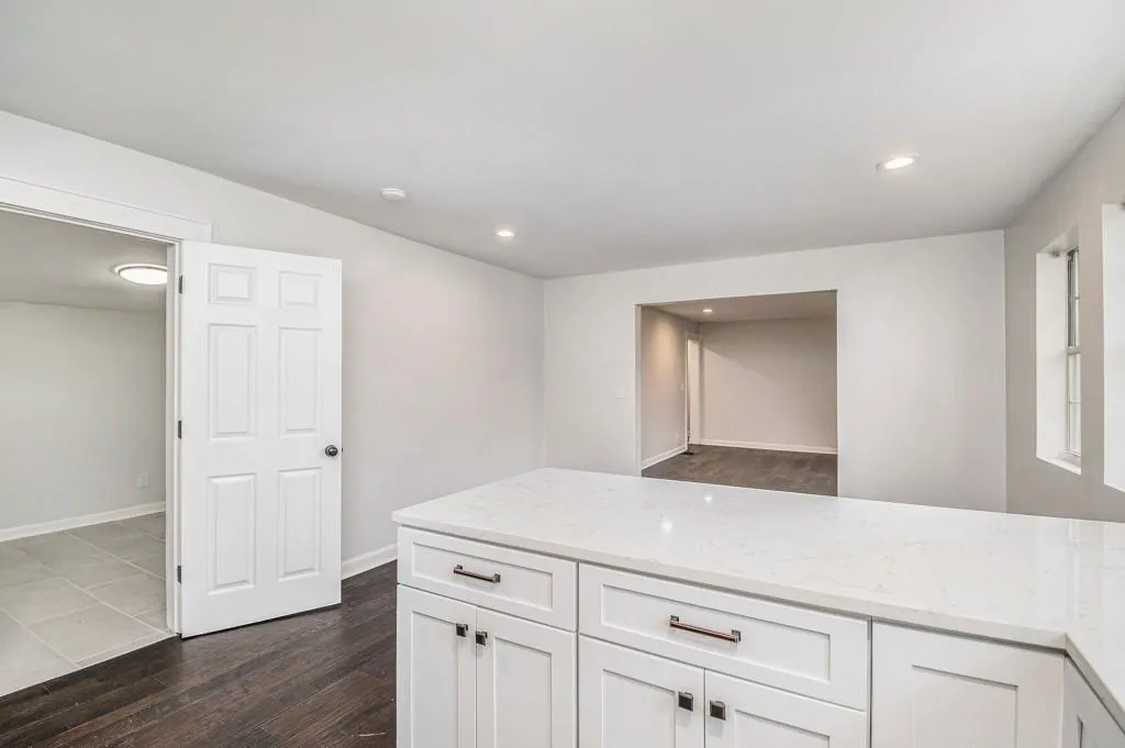 270 E Belle Isle Road, Atlanta, Georgia 30342, 3 Bedrooms Bedrooms, ,3 BathroomsBathrooms,Residential,Sold,270 E Belle Isle Road,7015002