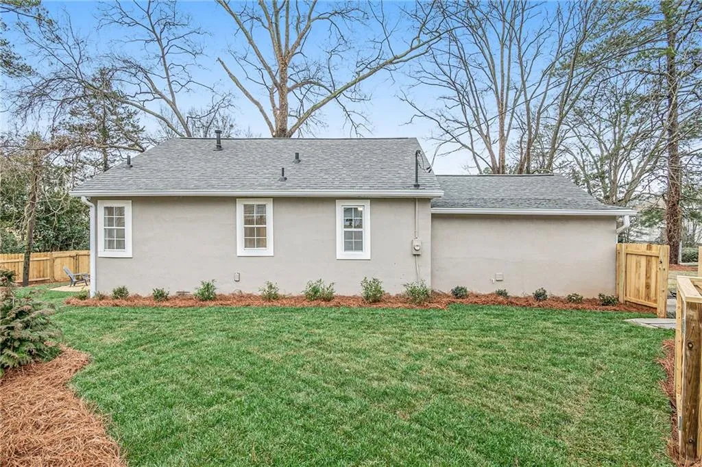 270 E Belle Isle Road, Atlanta, Georgia 30342, 3 Bedrooms Bedrooms, ,3 BathroomsBathrooms,Residential,Sold,270 E Belle Isle Road,7015002