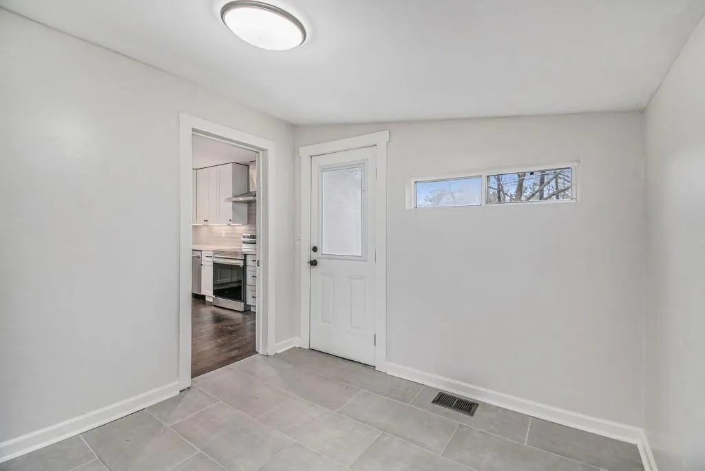 270 E Belle Isle Road, Atlanta, Georgia 30342, 3 Bedrooms Bedrooms, ,3 BathroomsBathrooms,Residential,Sold,270 E Belle Isle Road,7015002