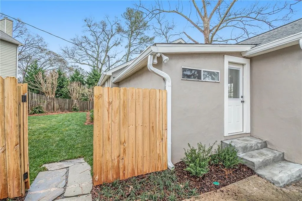 270 E Belle Isle Road, Atlanta, Georgia 30342, 3 Bedrooms Bedrooms, ,3 BathroomsBathrooms,Residential,Sold,270 E Belle Isle Road,7015002