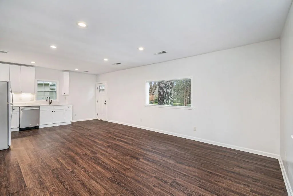 270 E Belle Isle Road, Atlanta, Georgia 30342, 3 Bedrooms Bedrooms, ,3 BathroomsBathrooms,Residential,Sold,270 E Belle Isle Road,7015002